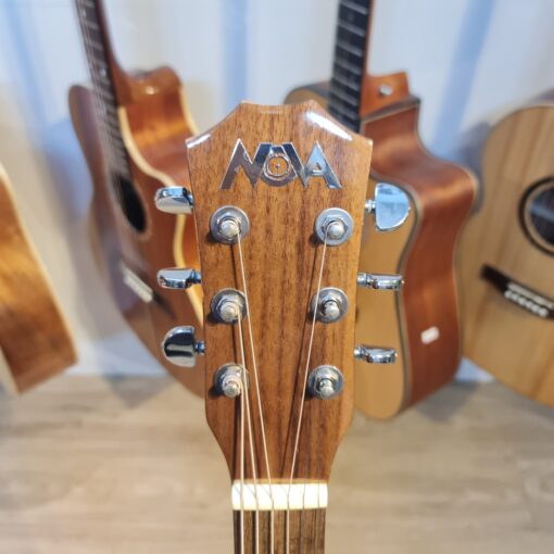 GUITAR NOVA
