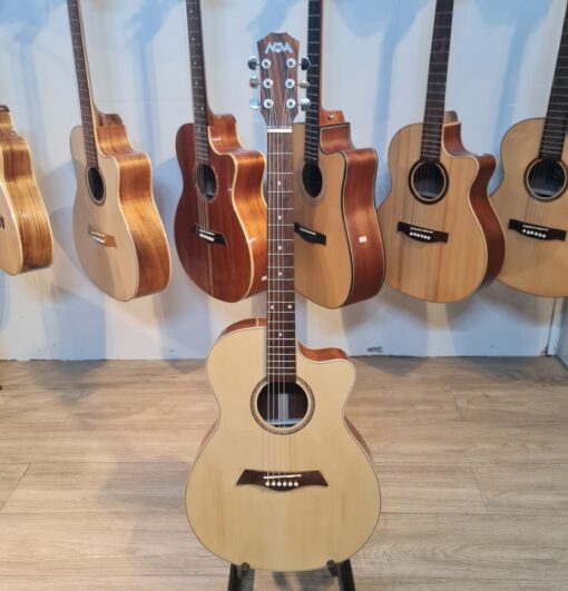 GUITAR NOVA