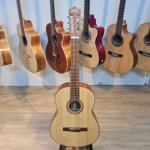 GUITAR NOVA