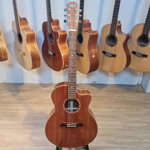 GUITAR NOVA